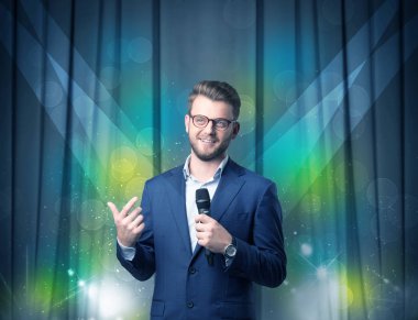 İşadamı holding mikrofon