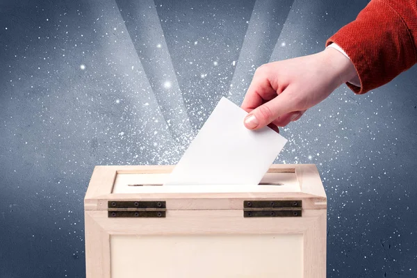 Wahlurne mit Stimmabgabe — Stockfoto