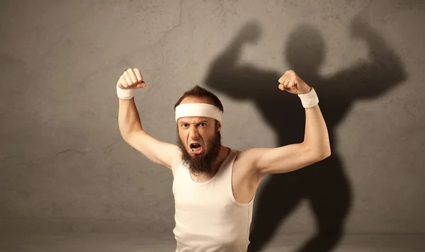 Homme maigre à l'ombre musclée — Photo