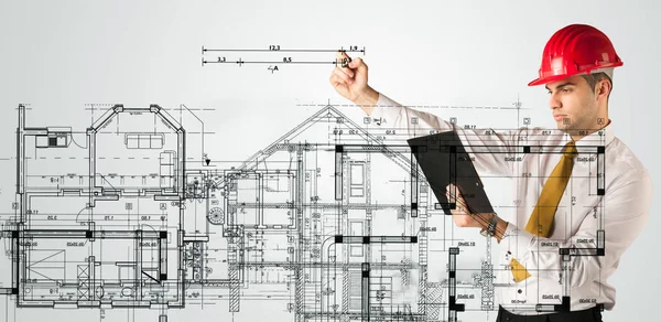 Um jovem arquiteto desenhando um plano de casa — Fotografia de Stock