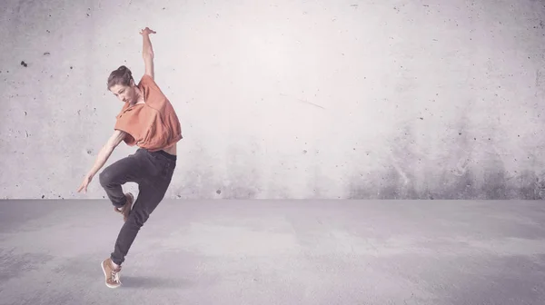 Αρκετά urban χορεύτρια με άδειο φόντο — Φωτογραφία Αρχείου