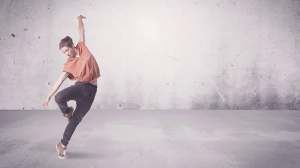 Pretty urban dancer with empty background — Stock Photo, Image