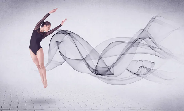 现代芭蕾舞演员以抽象的旋涡表演 — 图库照片