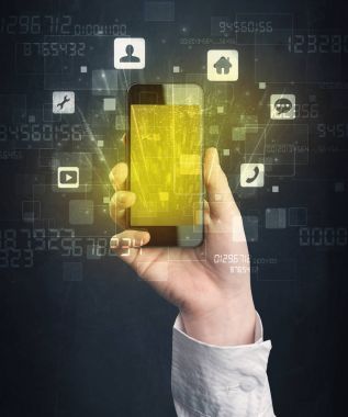 el ile altın perde smartphone tutarak
