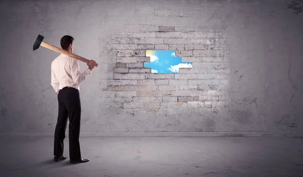 Business man hitting brick wall with hammer — Stock Photo, Image