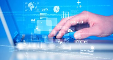 Yüksek teknoloji simgeleriyle elle basılan klavye tuşları