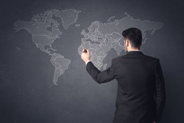 Dünya haritası olan iş adamı