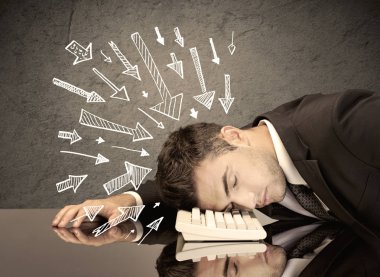 Oklar üzgün ofis çalışanlarını gösteriyor.