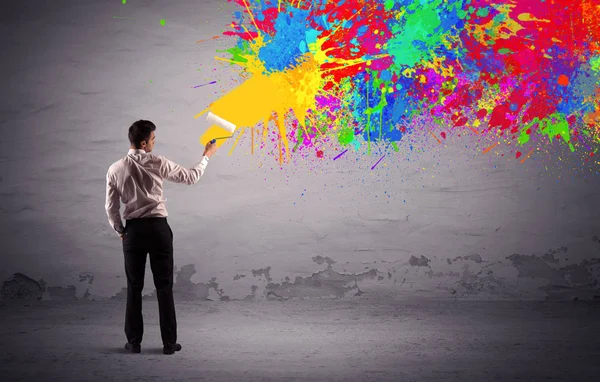 Sales person painting colorful splatter — Stock Photo, Image