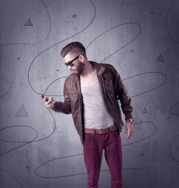 Sakallı ve klasik kameralı hippi.