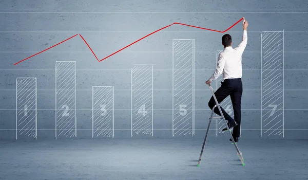 Mann zeichnet Diagramm von Leiter — Stockfoto