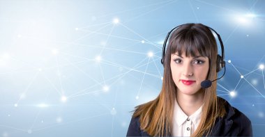 Genç kadın telemarketer
