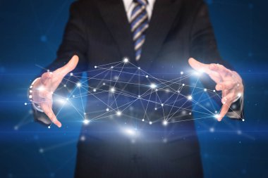 Ağ bağlantıları tutan işadamı 