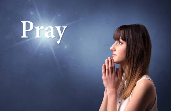Modląc się koncepcja dziewczyna — Zdjęcie stockowe