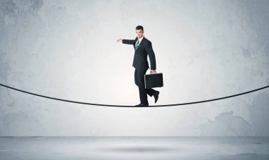 Satış adam sıkı ipe Dengeleme