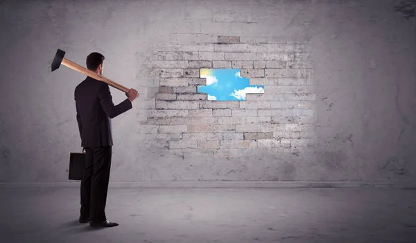 Business man hitting brick wall with hammer — Stock Photo, Image