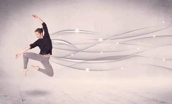 Baletní tanečnice předvádějící moderní tanec s abstraktními liniemi — Stock fotografie