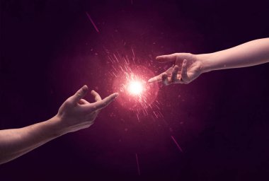 Dokunan eller uzayda ışıldar