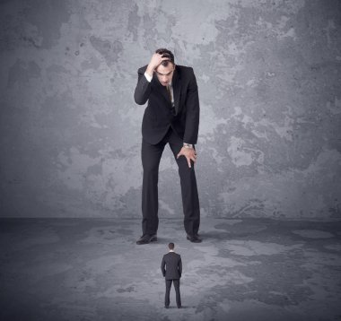 Büyük patron küçük iş arkadaşı arıyorum