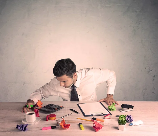 Zakenman aan het bureau — Stockfoto