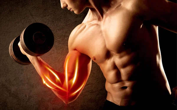 Nadaje kulturysta podnoszenia ciężar z czerwonych koncepcji mięśni — Zdjęcie stockowe