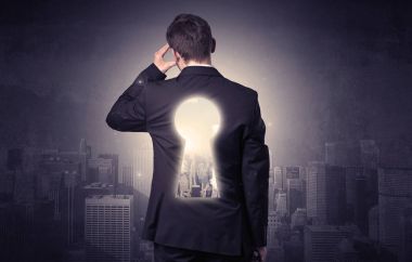 Keyhole sırt ile ayakta işadamı