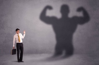 İş adamı kendi seyir güçlü gölge kavramı uygun