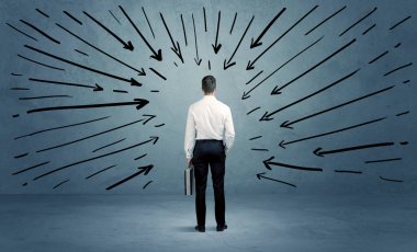 Ayakta duran erkek bir hata yaptı.