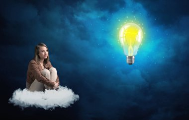 Bir bulut tanımak büyük ampul, üzerinde oturan kadın