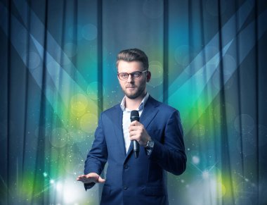 İşadamı holding mikrofon