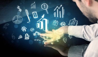 Teknoloji akıllı tablo iş ikonları/simgeleri ile dokunmadan adam 