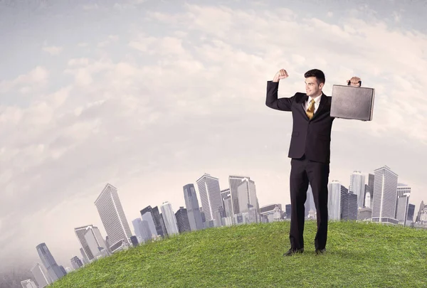 Man standing in front of city landscape — Stock Photo, Image