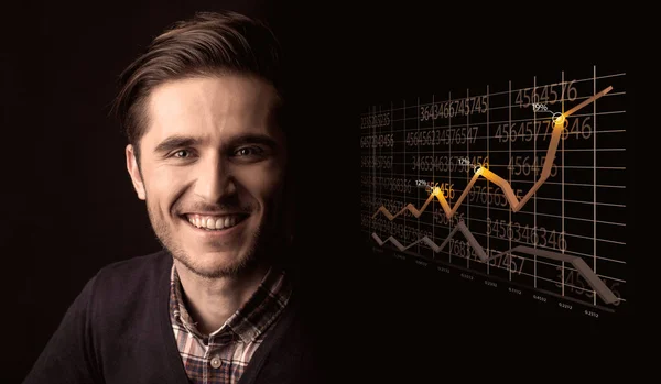 Uomo d'affari felice con un grafico in crescita — Foto Stock