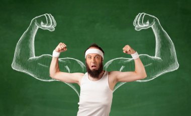 Sıska genç adam çalışıyor.