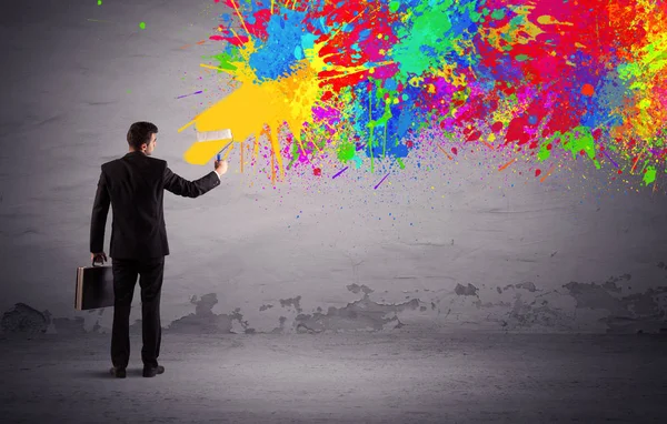 Sales person painting colorful splatter — Stock Photo, Image