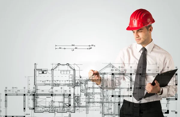 Un joven arquitecto dibujando un plano de la casa — Foto de Stock