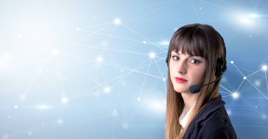 Genç kadın telemarketer