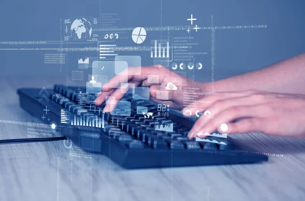 Von Hand gedrückte Tastatur-Tasten mit High-Tech-Symbolen — Stockfoto