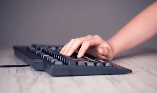 Крупним планом кнопки ручного натискання клавіатури — стокове фото