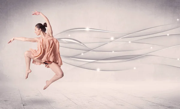 Bailarina de ballet interpretando danza moderna con líneas abstractas — Foto de Stock