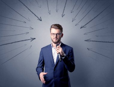 İşadamı holding mikrofon