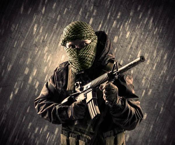 무장된 테러 남자 장 배경 마스크 — 스톡 사진