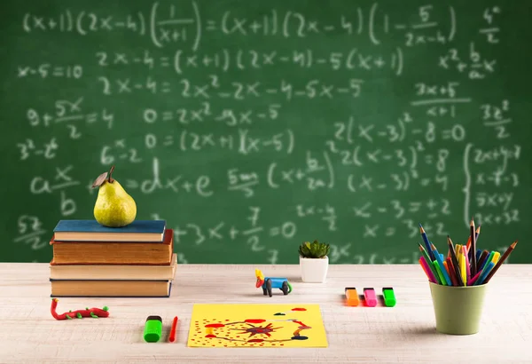 Aula de matemática da mesa da escola estudantil — Fotografia de Stock