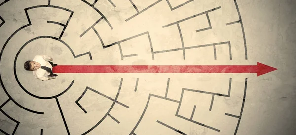 Business person standing in the middle of a circular maze — Stock Photo, Image