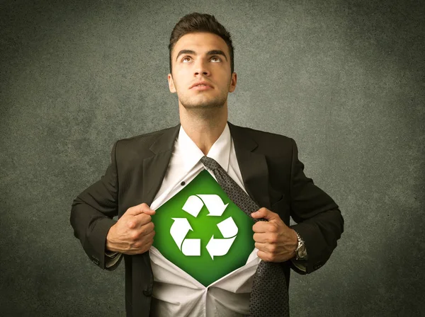Hombre de negocios Enviromentalista arrancando camisa con signo de reciclaje —  Fotos de Stock