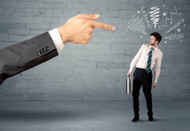 Profesyonel olmayan satıcı ateş olmak