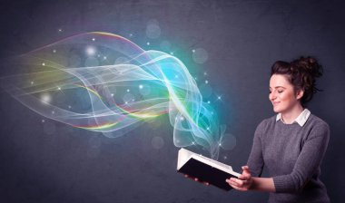 Genç Bayan dalgalar ile kitap