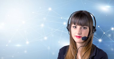 Genç kadın telemarketer