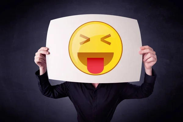 Empresário segurando papel com emoticon — Fotografia de Stock