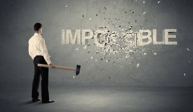 İmkansız işareti çekiçle vurmak iş adamı